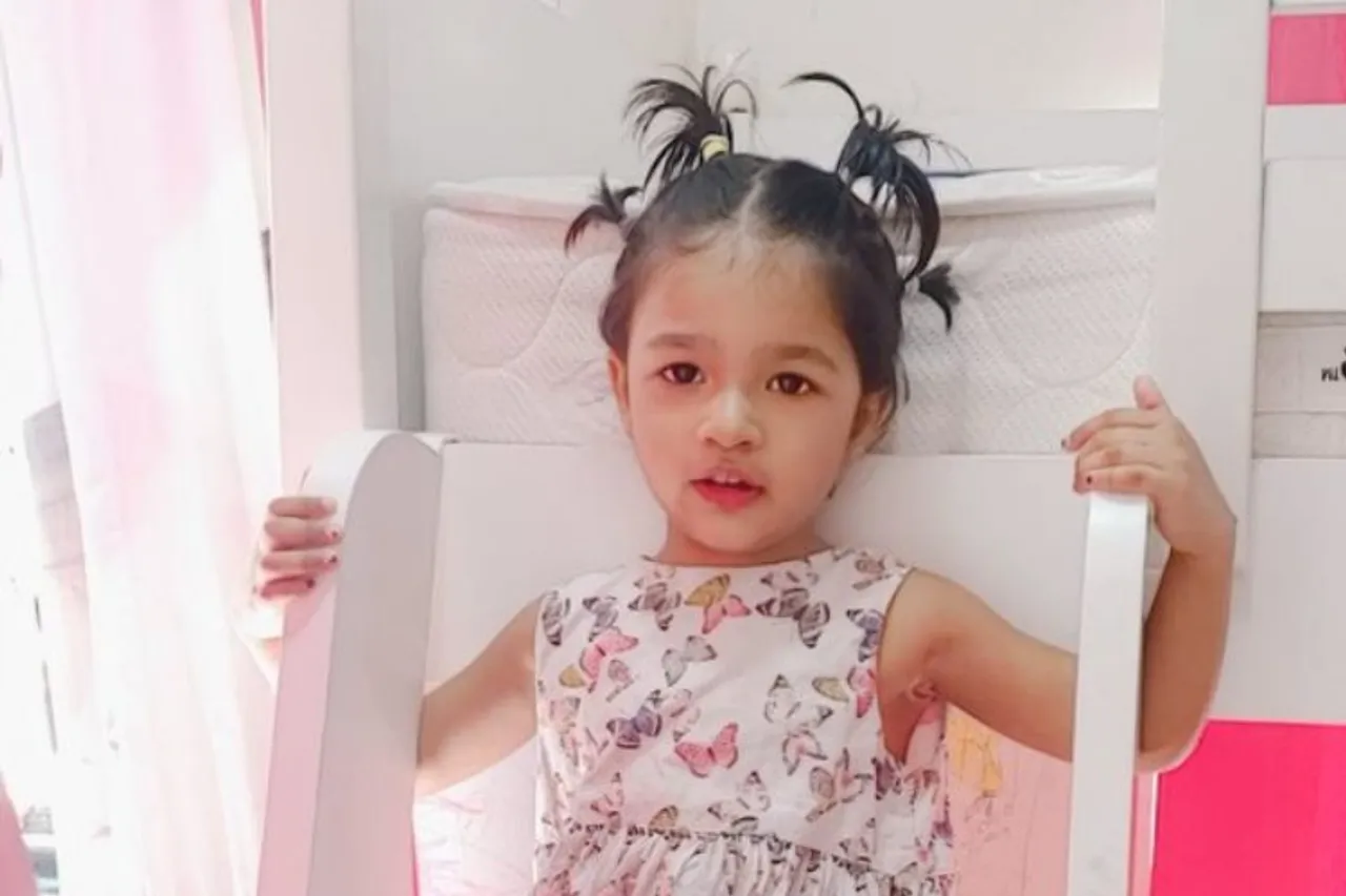Director Naveen Daughter Leni, Corona Hairstyle