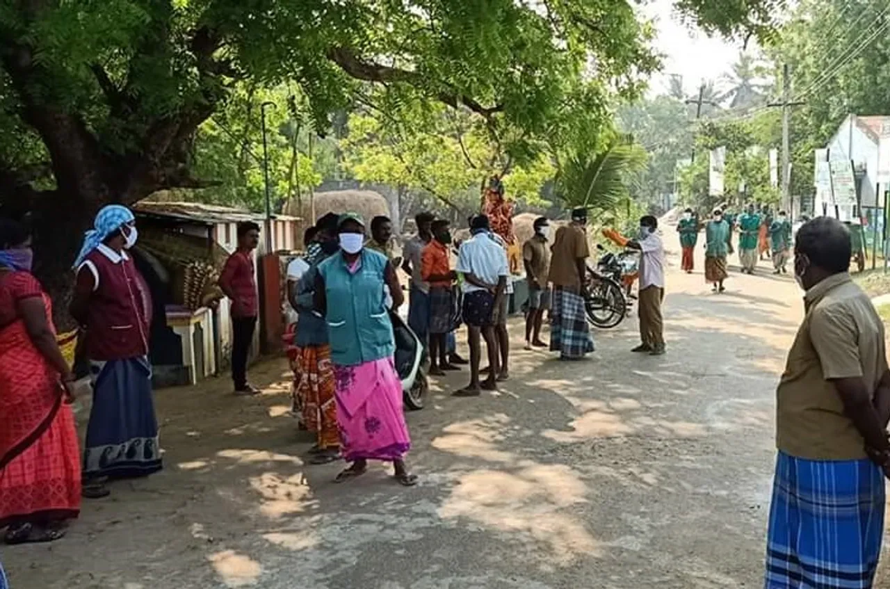 Food packets stored in Garbage truck and provided to the clean workers