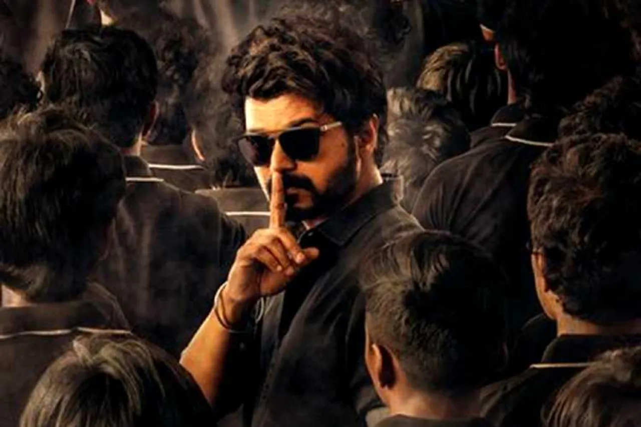 actor vijay, thalapathy vijay, thalaipathi vijay, vijay master movie when release, தளபதி விஜய், மாஸ்டர், விஜய், மாஸ்டர் ரிலீஸ் எப்போது, விநியோகஸ்தர்கள், when master movie release, new problem to vijay, விஜய்க்கு புதிய நெருக்கடி, bottleneck master distributor, xb entertainment, xevior britto