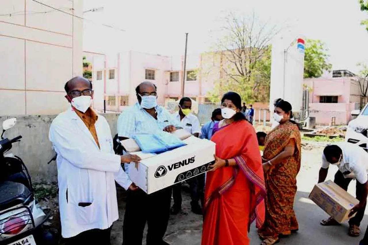 kanimozhi mp reached tuticorin, kanimozhi reached tuticorin with medical kits, kanimozhi allocated rs 50 lakhs fund for lift to corona ward, கனிமொழி எம்.பி, தூத்துக்குடி, தூத்துக்குடி மருத்துவமனையை பார்வையிட்ட கனிமொழி, tuticorin govt hospital, tuticorin mp kanimozhi, கொரோனா வைரஸ், corona virus news updates, latest corona virus news, tamil latest coronavius