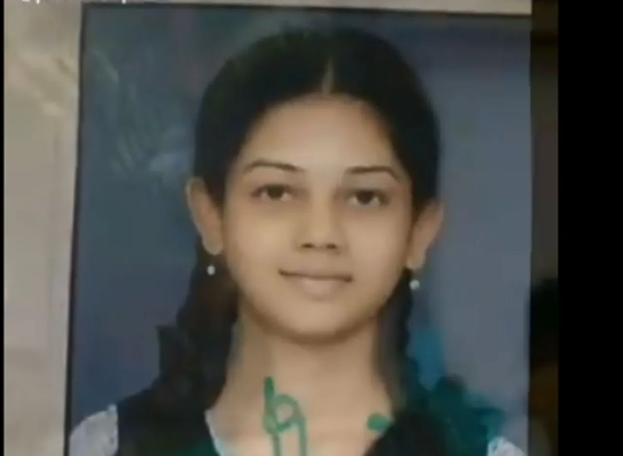 இந்த சன் டி.வி பிரபலத்தை அடையாளம் தெரிகிறதா? பரிணாம வளர்ச்சிப் படங்கள்