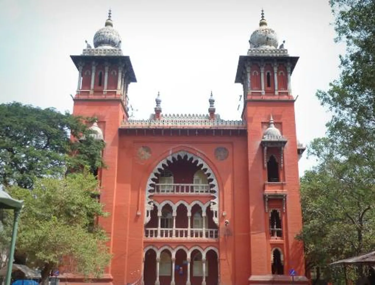 madras high court, girl buried villupuram, chennai high court, tamil nadu government, சென்னை ஐகோர்ட், மெட்ராஸ் ஐகோர்ட், விழுப்புரத்தில் மாணவி உயிருடன் எரிப்பு, தமிழக செய்திகள், news, news in tamil