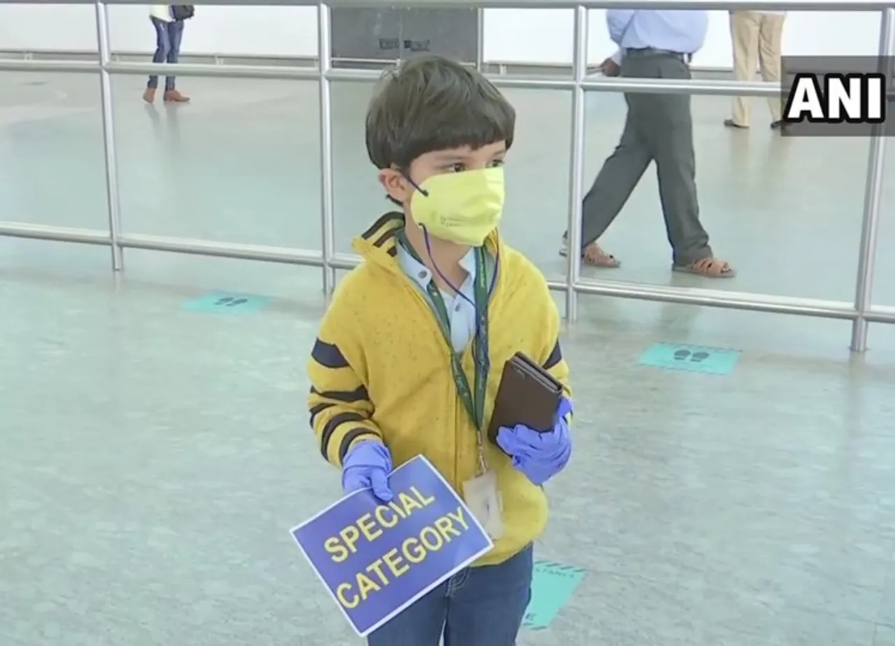 5 years old Vihaan Sharma traveled from Delhi to Bengaluru all alone