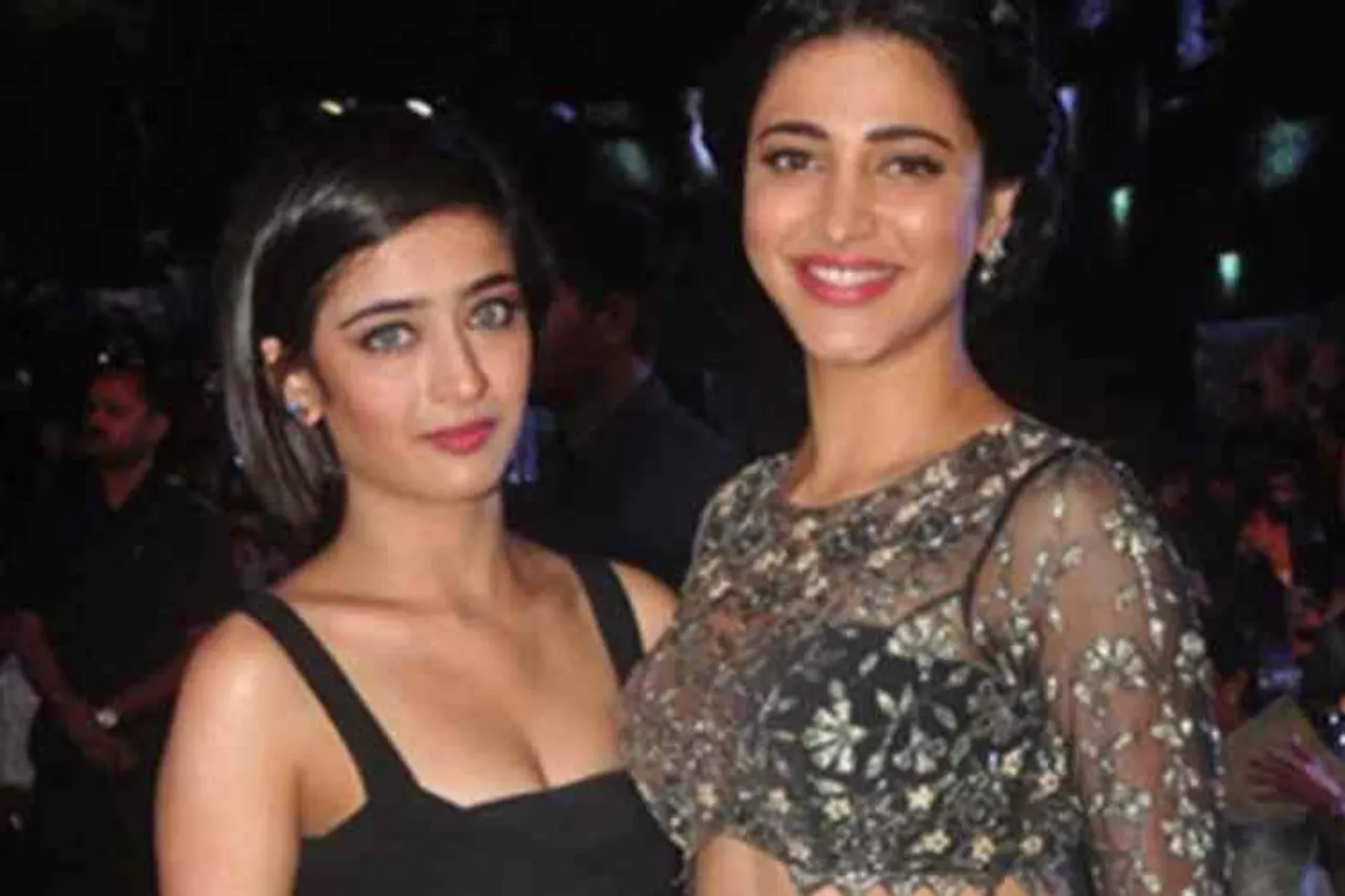 Shruti Haasan akshara haasan fun quiz tik tok video, viral video, ஸ்ருதி ஹாசன், அக்‌ஷரா ஹாசன், ஸ்ருதி ஹாசன் - அக்‌ஷரா ஹாசன் குவிஸ் டிக்டாக் வீடியோ, வைரல் வீடியோ, Shruti Haasan, akshara haasan, tiktok video, tamil video news, tamil viral video news