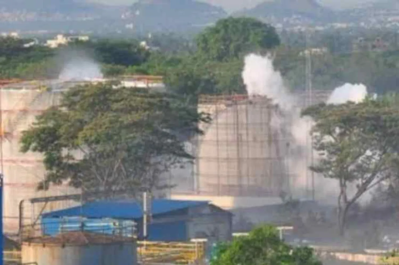 Neyveli, nlc India Limited, neyveli news, neyveli accident, neyveli lignite plant, neyveli lignite corporation, Chennai news, நெய்வேலி, என்.எல்.சி இந்தியா, நெய்வேலி அனல் மின் நிலையம், நெய்வேலி அனல் மின் நிலையத்தில் விபத்து, Chennai latest news, thermal power station, நெய்வேலி அனல் மின் நிலையத்தில் பாய்லர் வெடித்து விபத்து, 8 தொழிலாளர்கள் படுகாயம், tamil nadu, NLC boiler explosion, NLC, Neyveli boiler explosion, Neyveli, boiler explosion in NLC, thermal plant boiler blast, 8 workers injuries, nlc workers injuries in accident