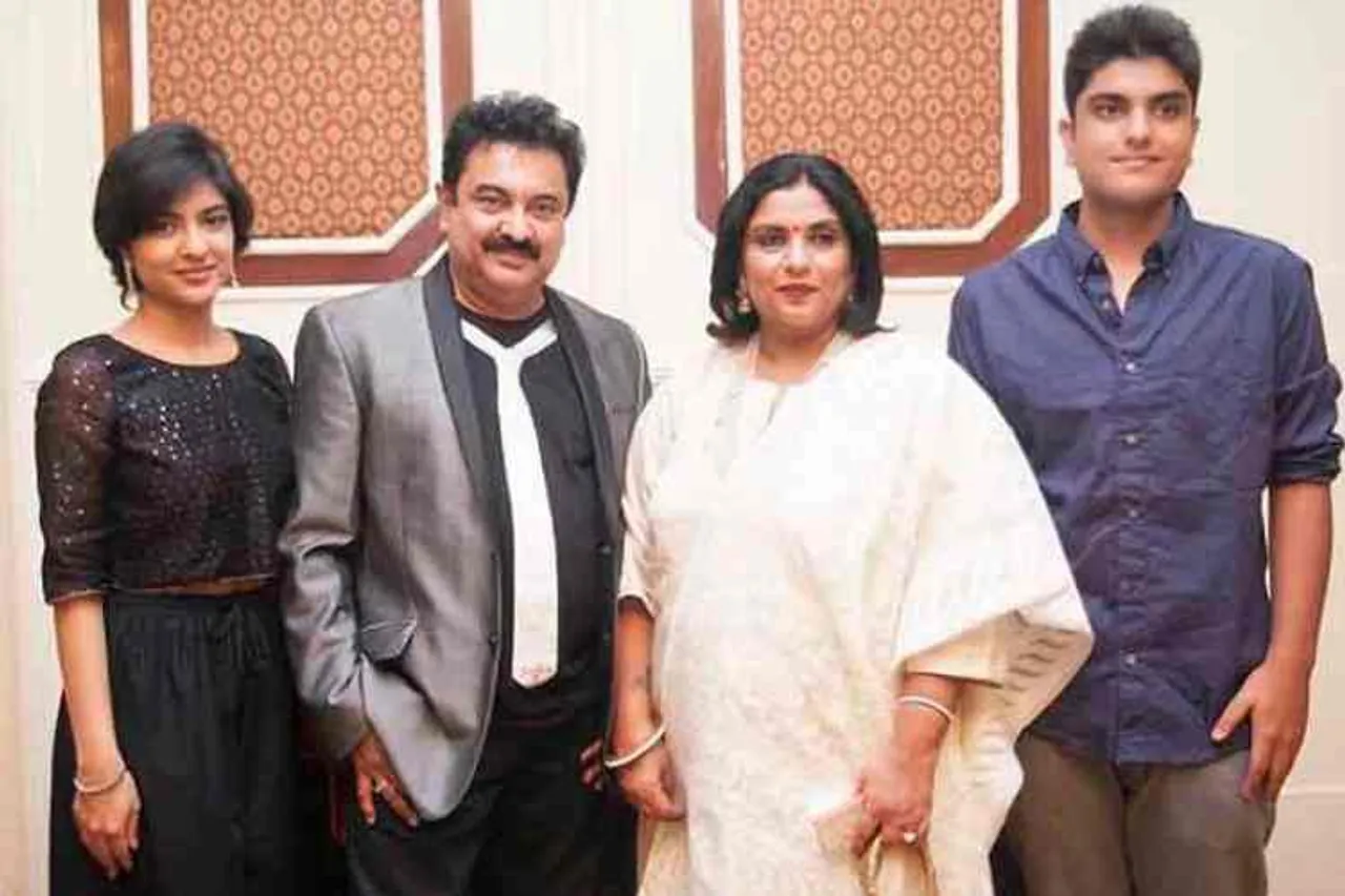 actress sripriya daughter sneha, sripiriya daughter sneha photo goes viral, ஸ்ரீபிரியா மகள், ஸ்ரீபிரியா மகள் சிநேகா புகைப்படம் வைரல், sneha, sripiriya, tamil cinema news, tamil news, cinema news, sripriya mnm