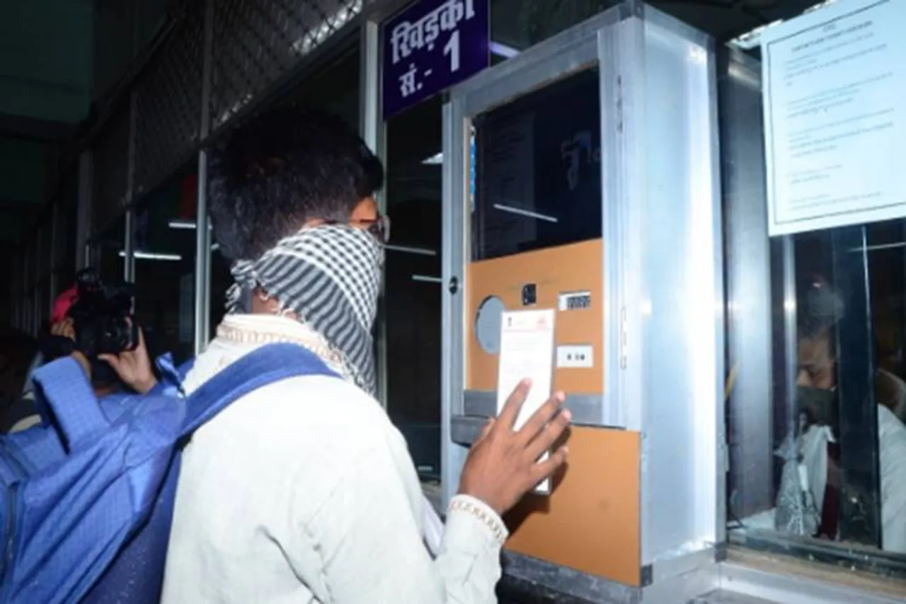 indian railways, railways, prayagraj junction, covid-19, ticket checking system, north central railway, இந்தியன் ரயில்வே, ரயில் செய்திகள்