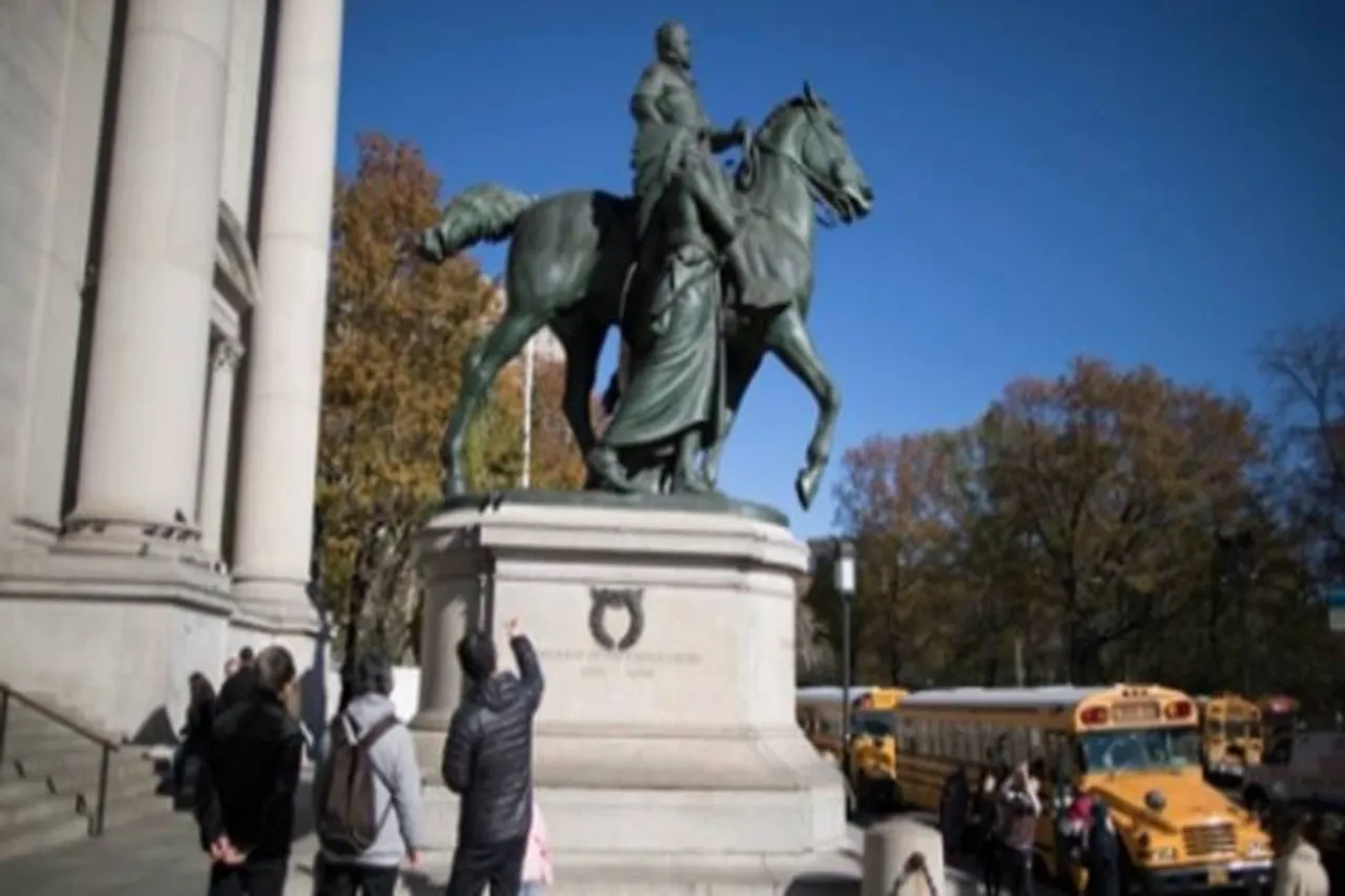 george floyd, george floyd death, george floyd protests, black lives matter, george floyd statues pulled, slavery statues, colonialism statues, former us president, theodore roosevelt, theodore roosevelt statue, theordore roosevelt american museum of natural history, american museum of natural history, உலக செய்திகள், அமெரிக்கா, the equestrian statue of theodore roosevelt, new york city mayor,