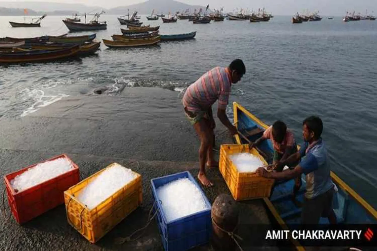 கடத்தல்காரர்கள் தவற விட்டார்களா? சென்னை மீனவர்கள் வலையில் சிக்கிய ரூ100 கோடி போதைப் பொருள்