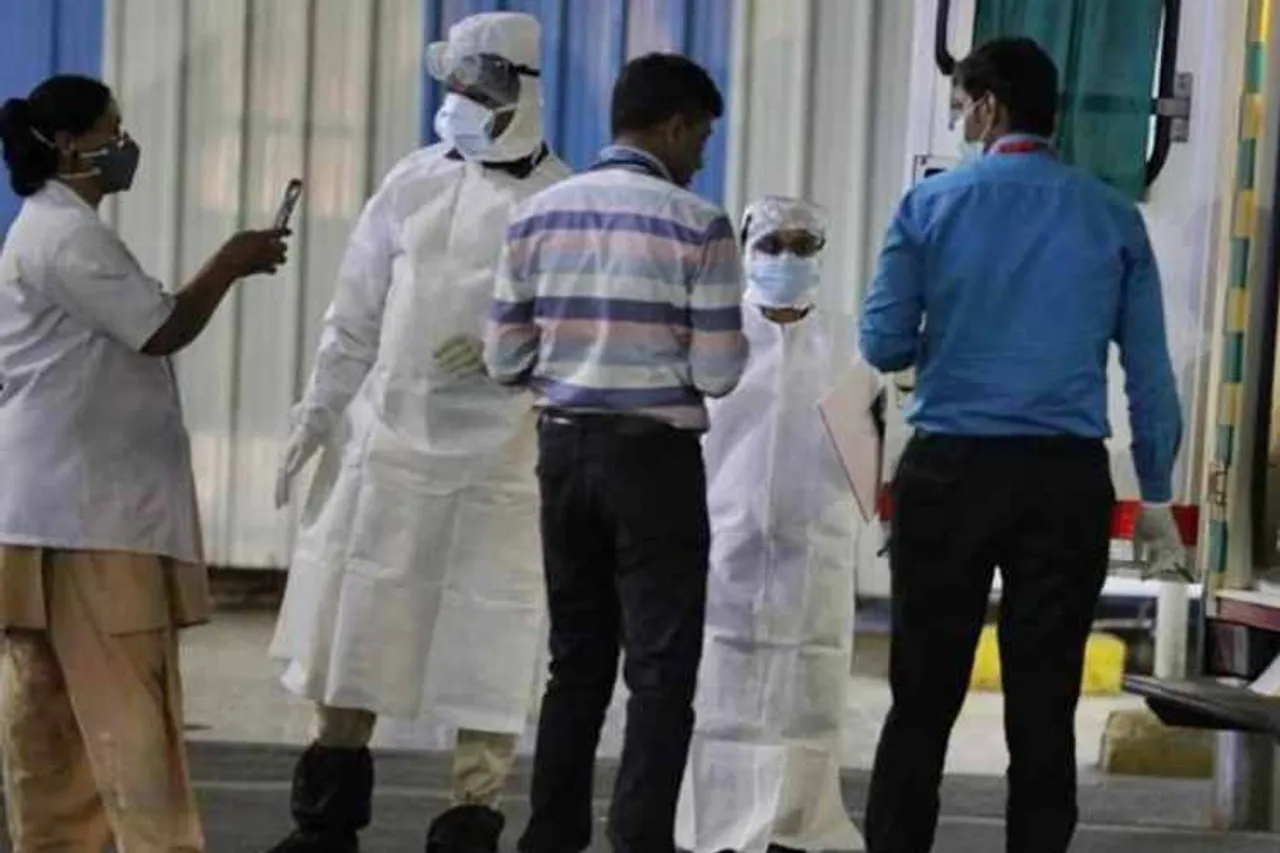 coroanvirus daily report, today covid-19 positive cases, today coronaviurs report, tamil nadu coronavirus death rate, கொரோனா வைரஸ், தமிழகத்தில் இன்று 387 பேருக்கு கொரோனா வைரஸ், கொரோனா மரணம், coronavirus news cases slow dwon in chennai, chennai coronavirus numbers, latest coronavirus news, latest tamil nadu coronavirus report, சென்னையில் குறையும் கொரோனா தொற்று