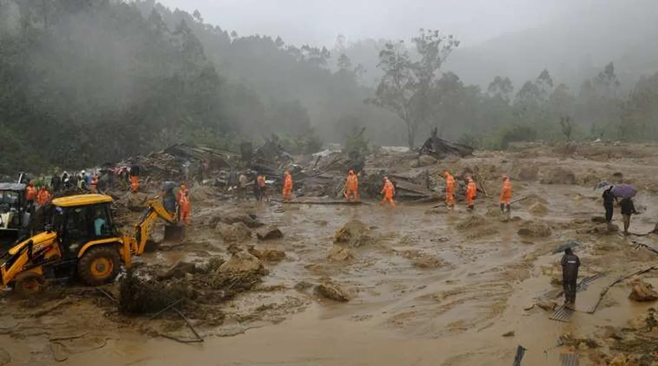kerala rains, kerala landslide, kerala idukki landslide, கேரளா, மூணாறு, நிலச்சரிவு, பலி எண்ணிக்கை உயர்வு, munnar lanslide, rajamala landslide, rajamala news, munnar news, idukki, kerala rains news, இடுக்கி, kerala rains updates, kerala floods