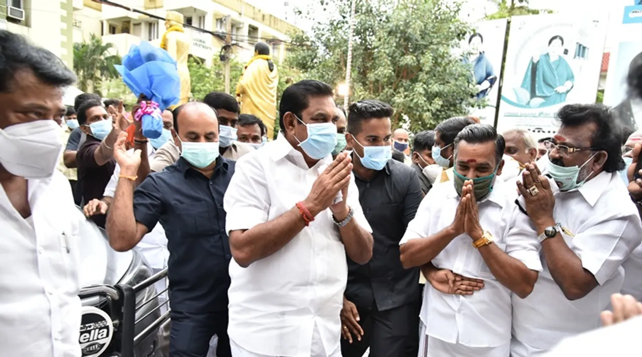 சர்ச்சை முழக்கம்; கண்டுகொள்ளாத ஓபிஎஸ்- இபிஎஸ்: அதிமுக ஆலோசனை கூட்ட காட்சிகள்