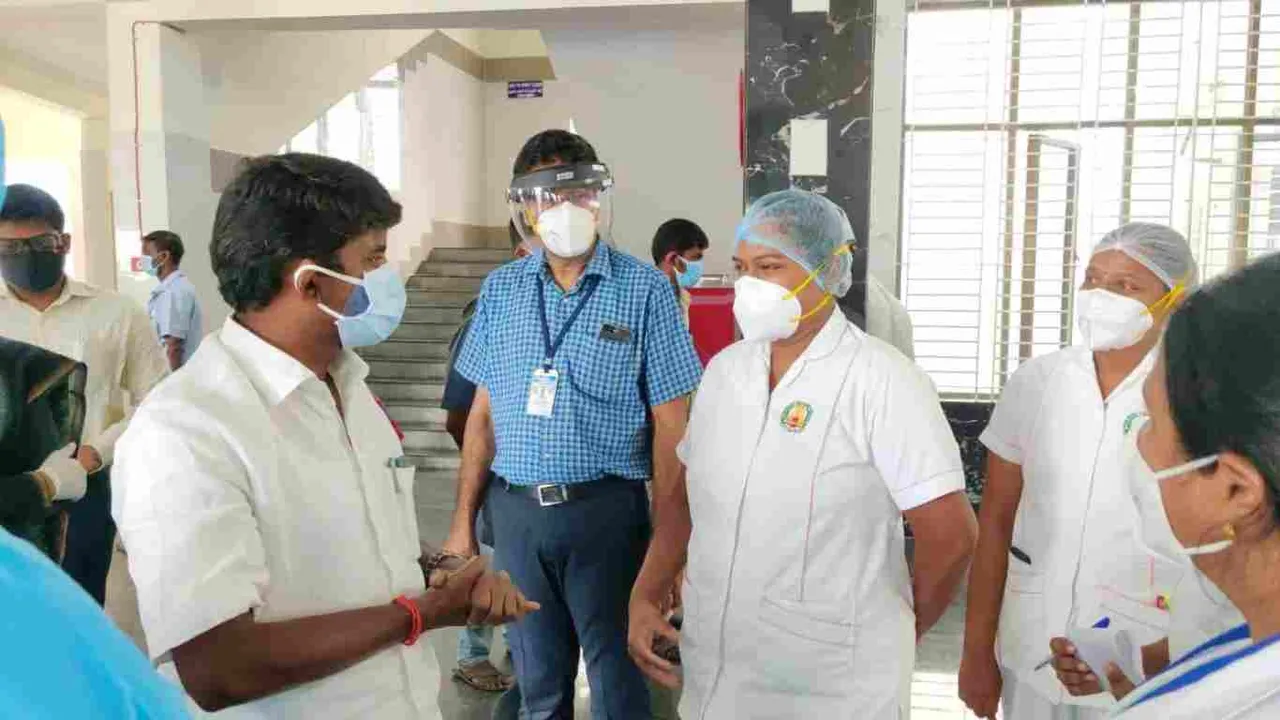tamil nadu daily coronavirus report, today covid-19 positive cases, new coronavirus cases, tamil nadu total coronavirus deaths, கொரோனா வைரஸ், தமிழ்நாடு, தமிழகத்தில் இன்று 5990 பேருக்கு கொரோனா தொற்று, கொரோனா பாதிப்பல் 98 பேர் பலி, tn coronavirus deaths, today tamil nadu 5990 covid-19 positive, today covid-19 deaths 98, தமிழகத்தில் கொரோனா உயிரிழப்பு 7500ஐ தாண்டியது, latest tamil nadu coronavirus report, latest coronavirus news