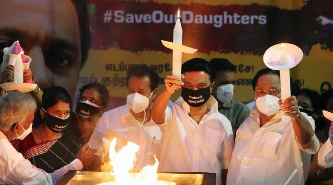 dmk mp kanimozhi arrested, dmk rally for condemning hathras gangrape, திமுக மகளிர் அணி பேரணி, ஹத்ராஸ் சம்பவத்துக்கு கண்டனம், திமுக எம்.பி கனிமொழி பேரணி, திமுக எம்பி கனிமொழி கைது, dmk candle ligh rally, mk stalin started rally, dmk women wing rally, chennai, dmk mp kanimozhi, hathras gangrape, uttar pradesh