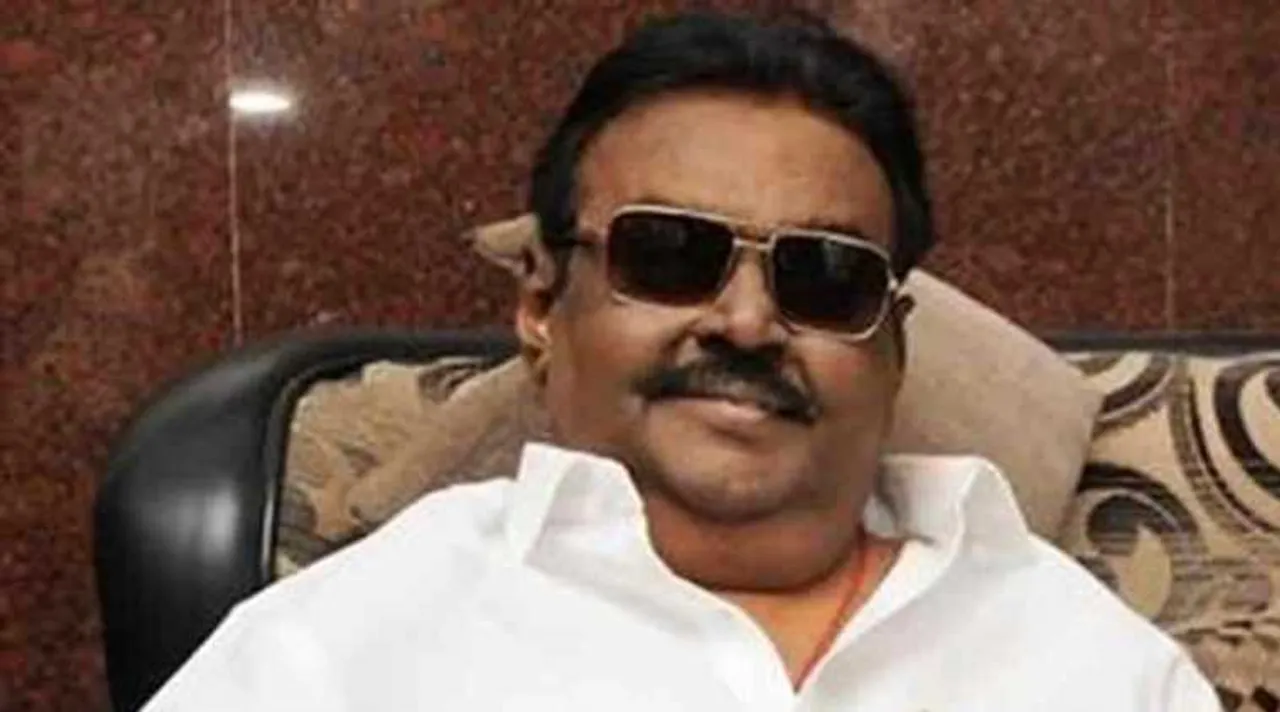 vijayakanth hospitalised, dmdk leader vijayakanth again hospitalised, vijayakanth admitted in hospital, விஜயகாந்த் மருத்துவமனையில் அனுமதி, விஜயகாந்த் மீண்டும் மருத்துவமனையில் அனுமதி, தேமுதிக தலைவர் விஜயகாந்த், vijayakanth admitted in hospital in chennai, dmdk, premalatha vijayakanth