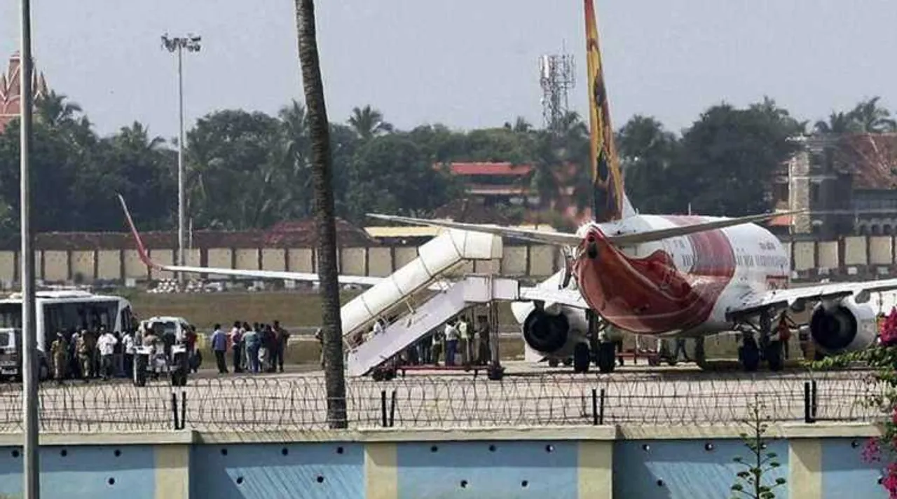 Kerala Adani airport, Thiruvanthapuram airport, திருவனந்தபுரம் விமான நிலையம், அதானி குத்தகைக்கு கேரள அரசு எதிர்ப்பு, கேரளா உயர் நீதிமன்றம், கேரள அரசின் மனு தள்ளுபடி, Thiruvanthapuram airport privatisation, Thiruvanthapuram airport adani lease, Kerala HC on Thiruvanthapuram airport lease