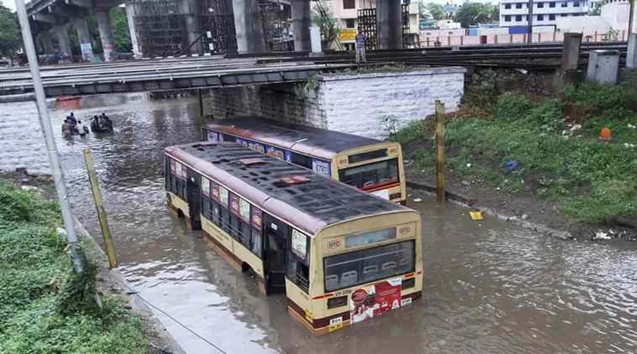 nivar cyclone, nivar cycloce warning, Buses transport stop in 7 districts, buses stop in 7 districts from novermber 24, நிவர் புயல், 7 மாவட்டங்களில் பேருந்து போக்குவரத்து நிறுத்தம், செங்கல்பட்டு, தஞ்சாவூர், புதுக்கோட்டை, நாகை, திருவாரூ, முதல்வர் பழனிசாமி, cm edappadi k palaniswami, cm edappadi k palaniswami announced buses stop, tamilnadu, thanjavur, nagai, ariyalur, pudukkottai, thiruvarur, chenglapattu