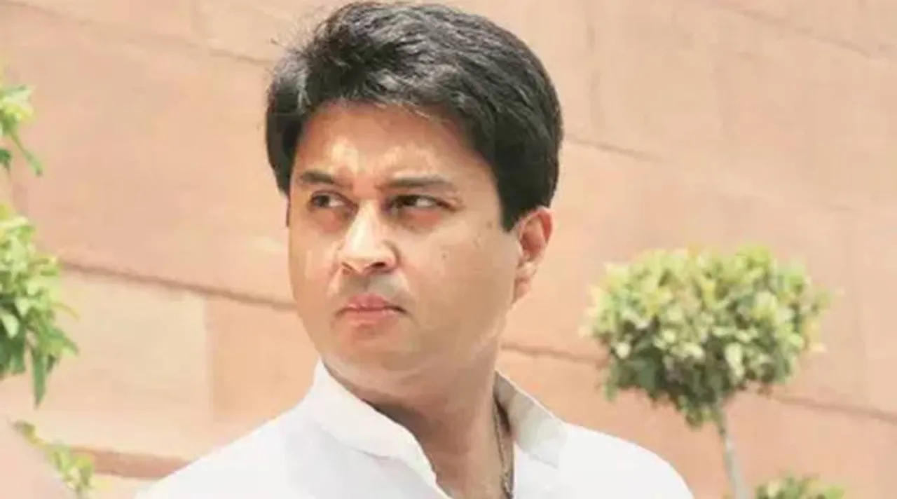Jyotiraditya Scindia, Jyotiraditya Scindia viral video, Jyotiraditya Scindia congress button video, ஜோதிராதித்ய சிந்தியா, Jyotiraditya Scindia says vote for congress, mp bypolls, பாஜக தலைவர் ஜோதிராதித்ய சிந்தியா, காங்கிரஸுக்கு ஓட்டு கேட்ட சிந்தியா வீடியோ, காங்கிரஸ் பாஜக, BJP leader Jyotiraditya Scindia campaign, Jyotiraditya Scindia as slip of tongue campaign video, மத்தியப் பிரதேசம் இடைத்தேர்தல், madhya pradesh