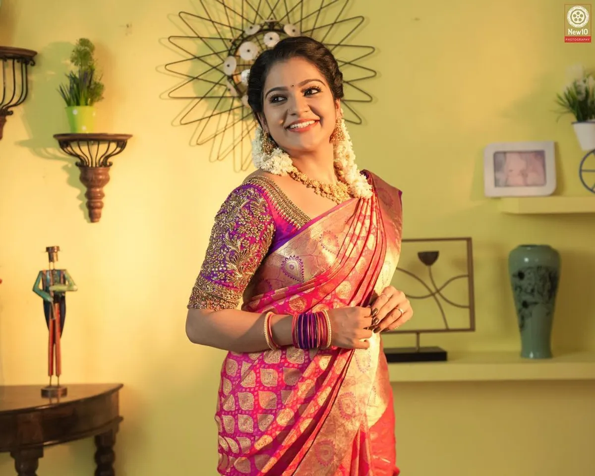 What is the reason behind VJ Chithra Suicide