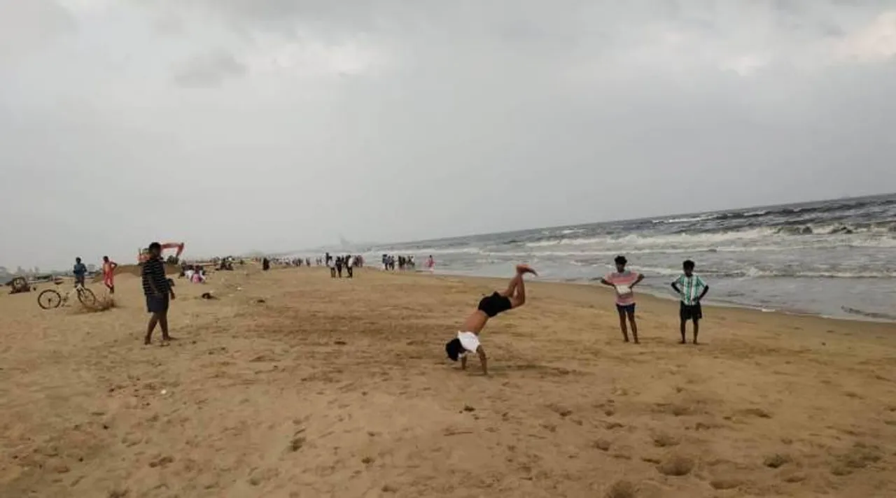மீண்டும் பொது மக்களுக்காக திறக்கப்பட்ட மெரீனா : உற்சாகத்தில் மக்கள்