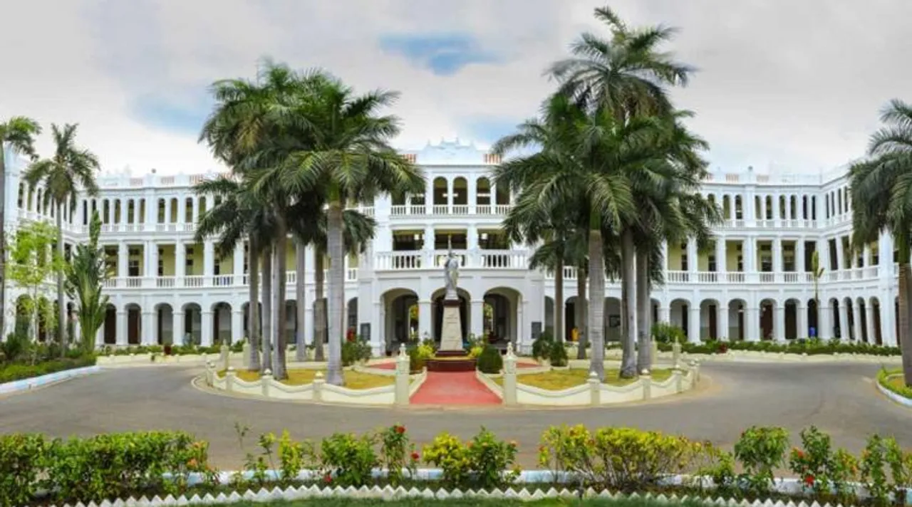 லயோலா கல்லூரி ஊழியர் பாலியல் வழக்கு : இழப்பீடு கேட்கும் மகளிர் ஆணையம்