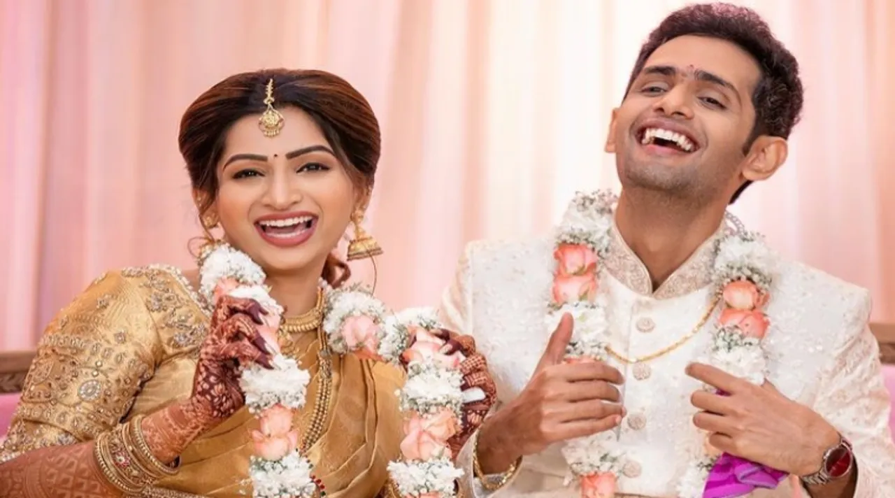 Nakshthra Ragav Engagement Pictures gone viral Fans reminds of VJ Chithu Tamil News