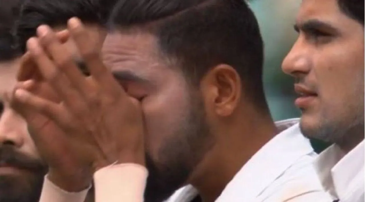 ind vs aus at sydney ground during national anthem mohammed siraj gets emotional - சிட்னியில் தேசிய கீதம் பாடிய போது உணர்ச்சி வசப்பட்ட சிராஜ்: வீடியோ