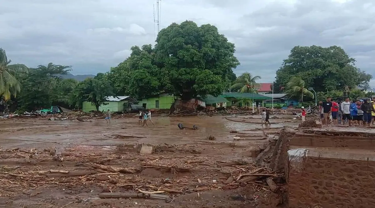 Indonesia landslide toll raises to 55; search operations underway