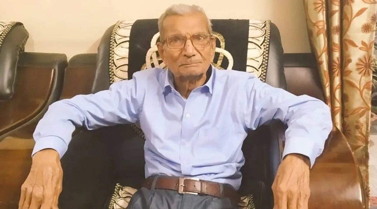 Dabhadkar, 85 years old rss worker giving up bed for youth, maharashtra, தபாட்கர், ஆர்எஸ்எஸ் தொண்டர், இளைஞருக்கு படுக்கையை விட்டுக்கொடுத்த ஆர்எஸ்எஸ் தொண்டர், covid 19, covid 19 crisis, coronavirus