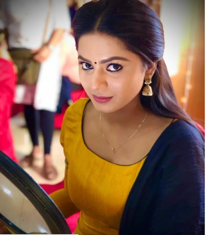 கிளாசிக்கல் டான்ஸர்... அட்வகேட் ஆசை... இப்போ 'அன்பே வா' பூமிகா..! டெல்னா லைஃப் ட்ராவல்