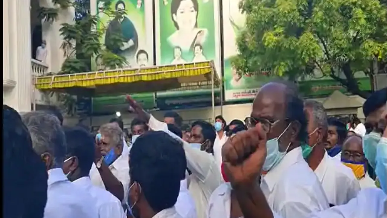 எதிர்க்கட்சித் தலைவர் பதவி: அதிமுக எம்எல்ஏக்கள் கூட்டத்தில் நடந்தது என்ன?