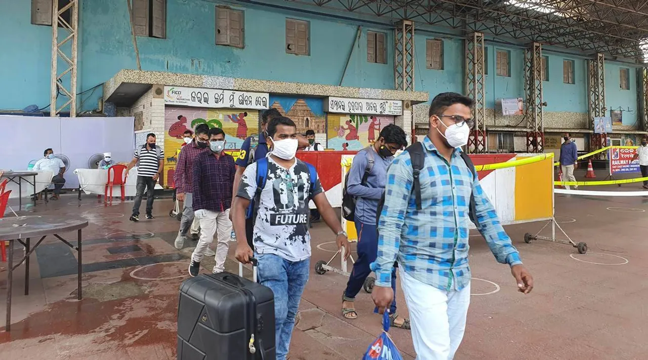 ‘ஊரடங்கினால் வேலையிழந்த ஒடிசா இளைஞர்!’ ; 70 பேருக்கு சம்பளம் வழங்கும் அளவுக்கு முன்னேற்றம்! யார் அவர்?