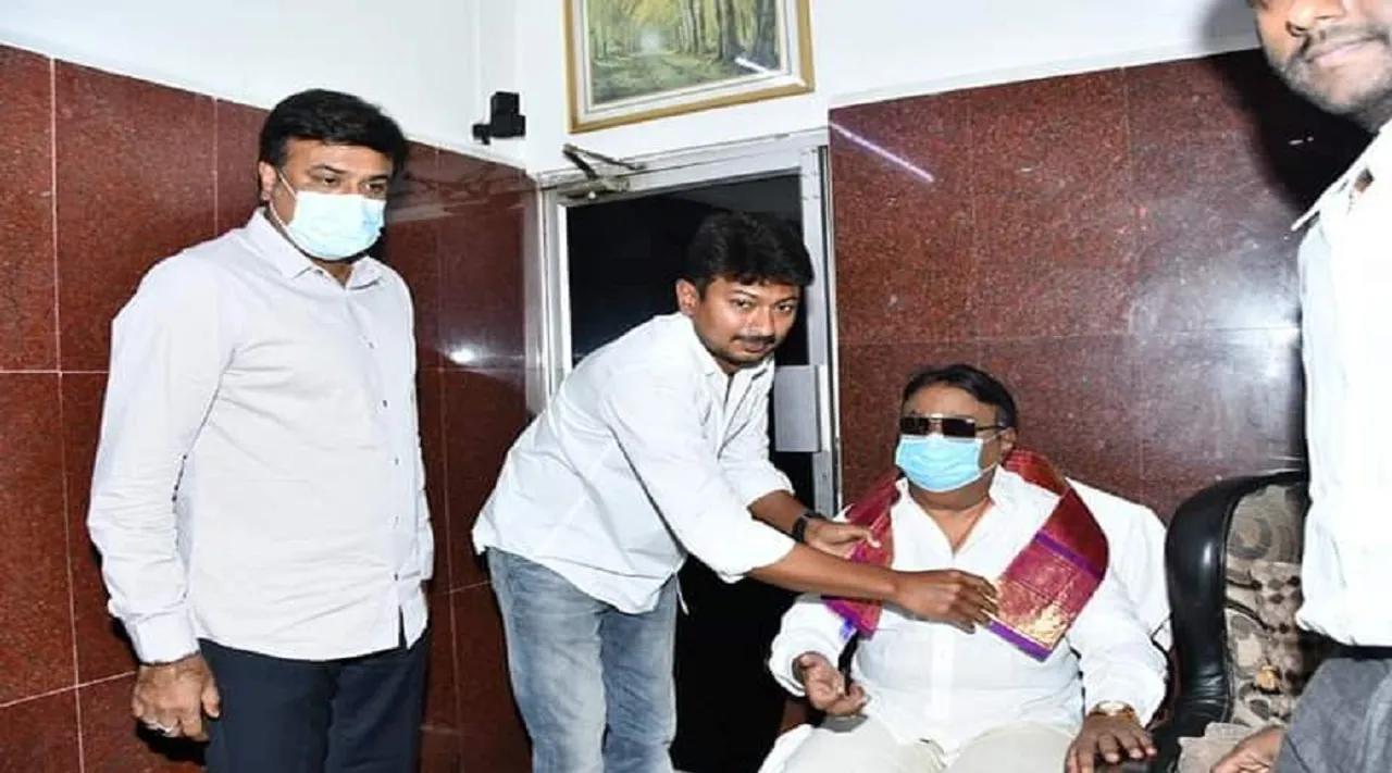 விஜயகாந்தை நேரில் சந்தித்து ஆசி பெற்ற உதயநிதி ஸ்டாலின்!