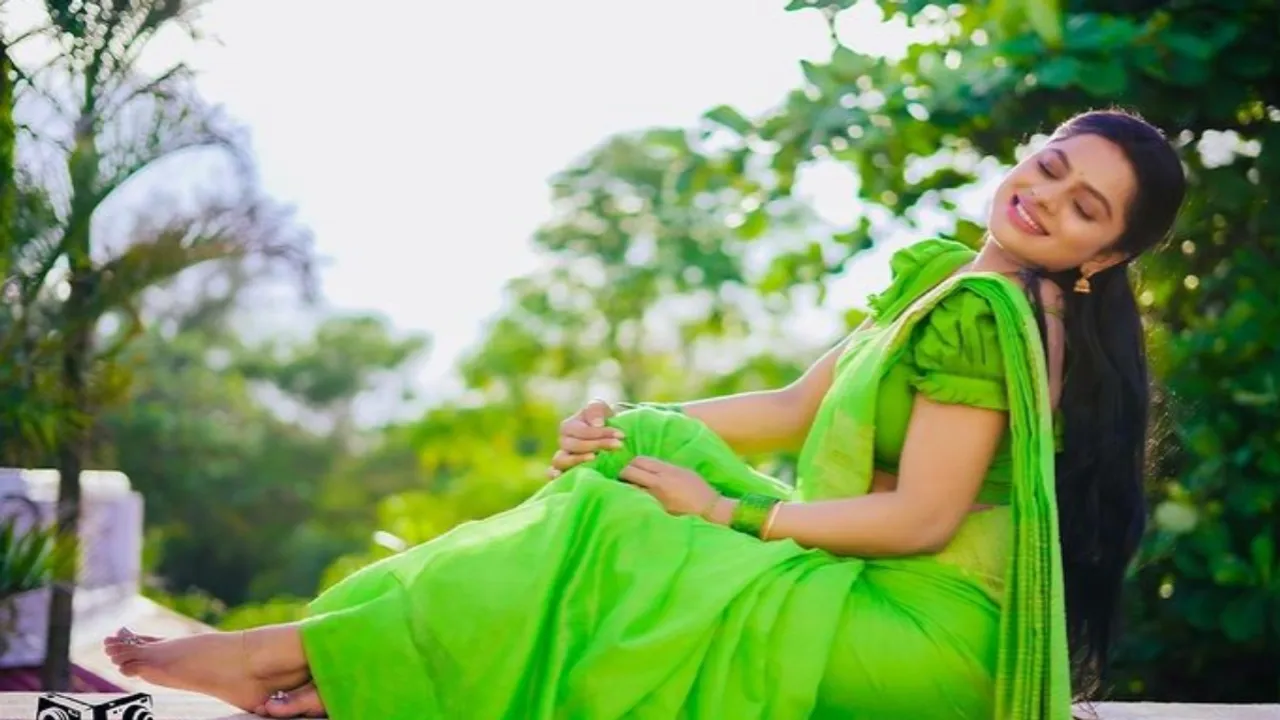 Anbe Vaa Delna Davis Latest Photoshoot Photos