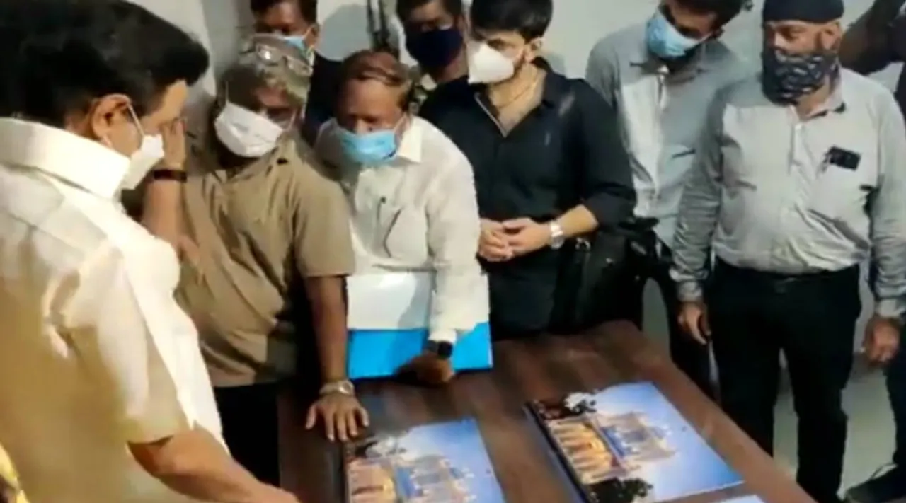 CM MK Stalin Delhi visit, mk stalin delhi visit, mk stalin durga delhi visit, durga stali, delhi tamil nadu house, முதலமைச்சர் முக ஸ்டாலின், டெல்லி, தமிழ்நாடு இல்லம், முக ஸ்டாலின் டெல்லி பயணம், முக ஸ்டாலின் பிரதமர் மோடி சந்திப்பு, தமிழ்நாடு, துர்கா ஸ்டாலின், கனிமொழி, துரைமுருகன், திமுக, mk stalin meets pm modi, kanimozhi, dmk, tr baalu, rs bharathi, durai murugan, MK stalin stay at Jayalalitha suit room in Delhi Tamil Nadu house