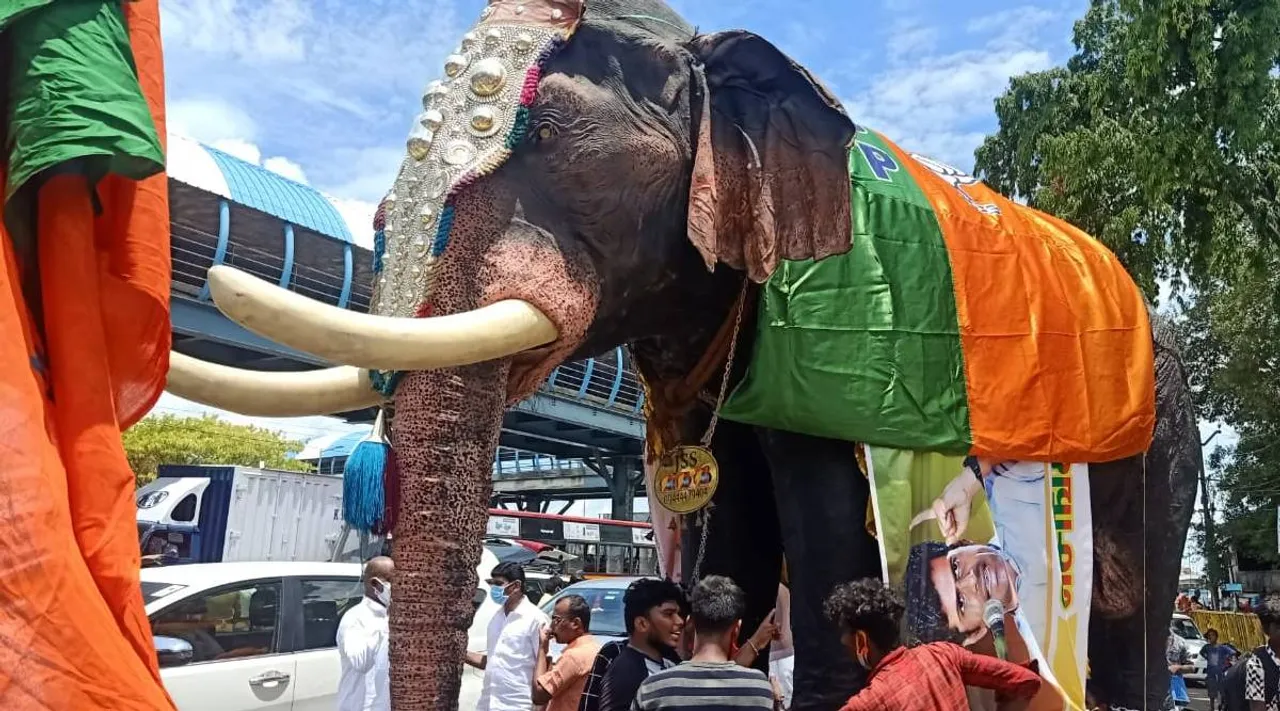 'யானையை அடக்க வந்த சிங்கமே..!' போஸ்டர்களால் மிரள வைத்த பாஜக