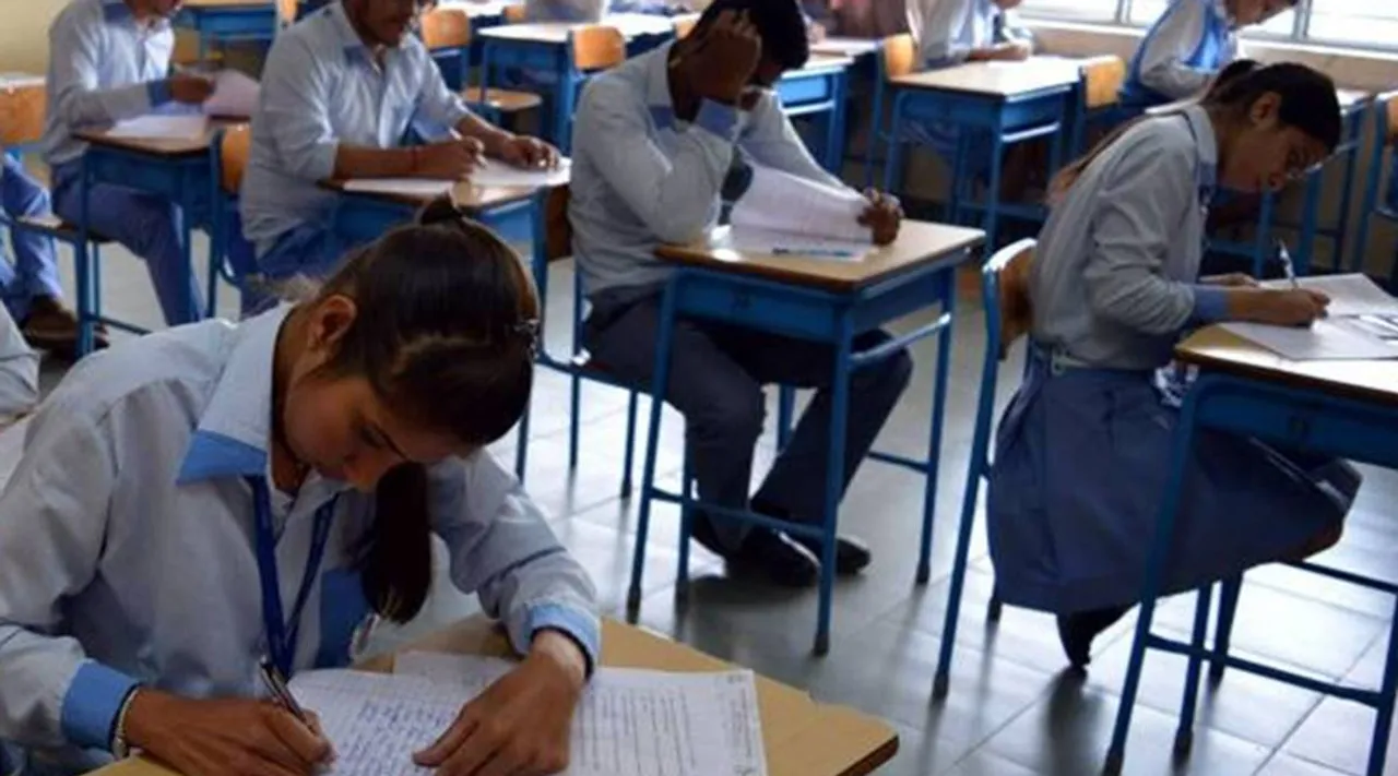 +2 மார்க் ஷீட் வழங்கும் பணி இன்று முதல் தொடக்கம் : ஆன்லைன் மூலம் பதிவிறக்கம் செய்ய வசதி