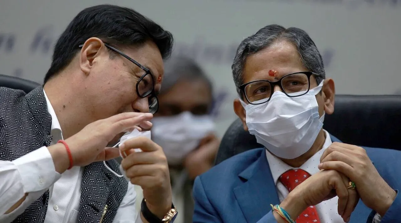 faceoff, centre objected, supreme court, supreme court collegium, உச்ச நீதிமன்ற நீதிபதி என்வி ரமணா, உச்ச நீதிமன்ற கொலிஜியம், சுப்ரிம் கோர்ட், உயர் நீதிமன்றம், இந்தியா, மத்திய அரசு, 12 names for high coruts, Chief Justice of India NV Ramana