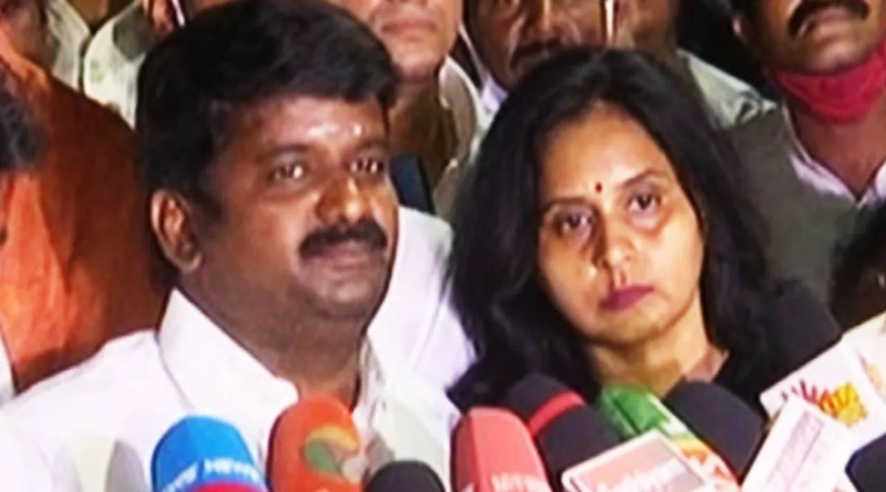 DVAC raids at places belonging to former health minister Vijayabaskar, முன்னாள் அதிமுக அமைச்சர் விஜயபாஸ்கர், லஞ்ச ஒழிப்புத் துறை சோதனை, தங்கம் பறிமுதல், FIR registered against former health minister Vijayabaskar, raids, tamil nadu politics, AIADMK, AIADMK former minister Vijayabaskar
