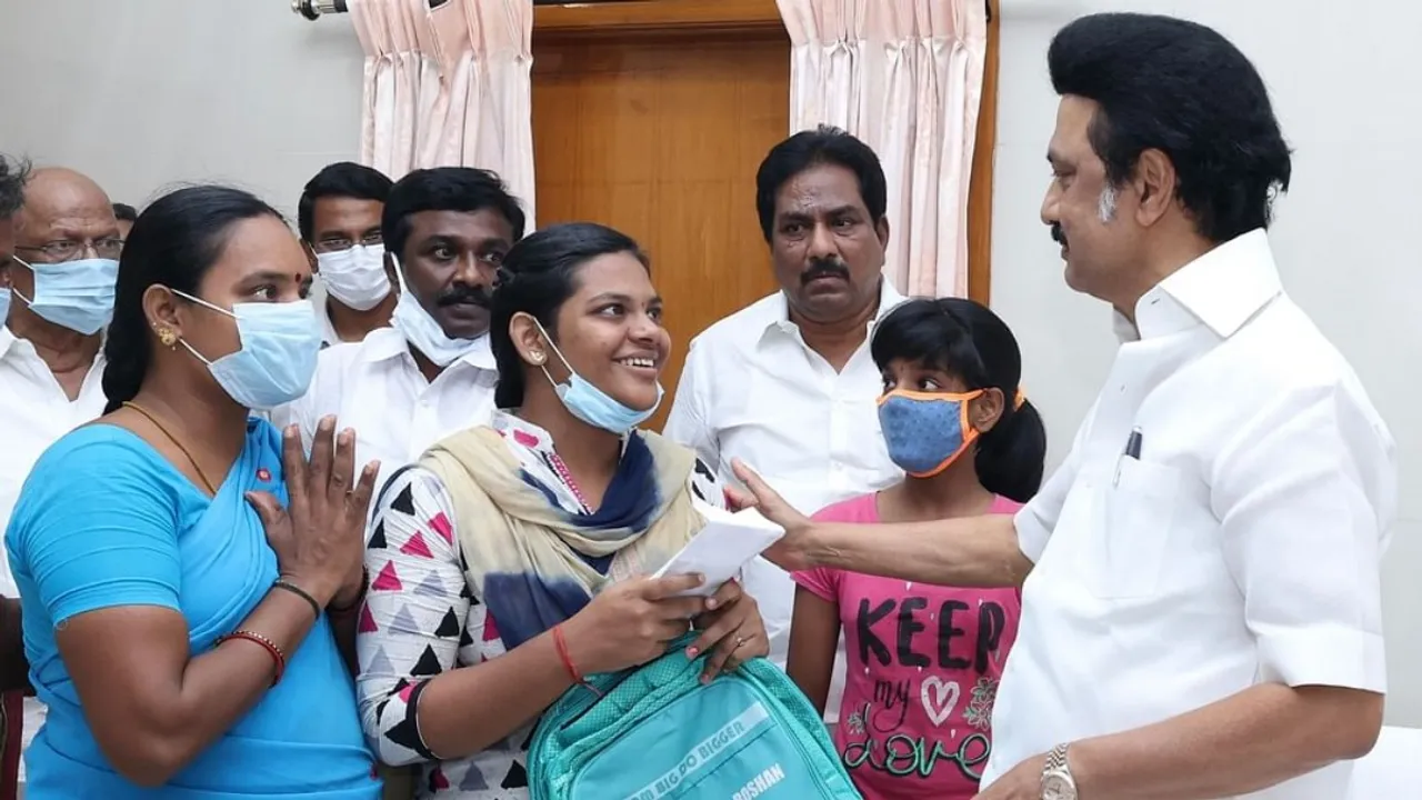 நேரில் பார்க்க ஆசைப்பட்ட கிராமத்து மாணவி... கார் அனுப்பிய முதல்வர்