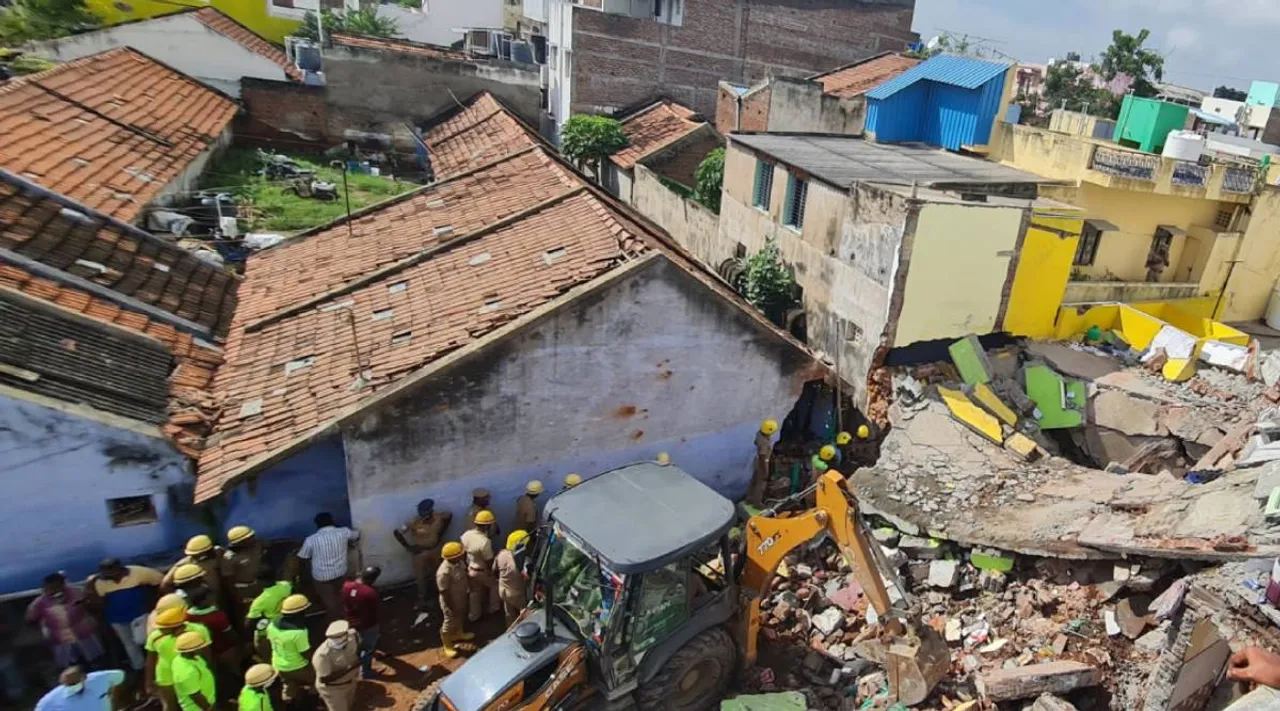 Salem LPG cylinder explosion, salem lpg cylinder explosion, cooking gas cylinder explosio accident, salem cylinder explosion 5 persons killed, many people gets injury cylinder explosion, சேலத்தில் சிலிண்டர் வெடித்து விபத்து, சேலம், சமையல் எரிவாயு சிலிண்டர் வெடித்து விபத்து, கருங்கல்பட்டி, சிலிண்டர் வெடித்து 4 வீடுகள் தரைமட்டம், சேலம் சிலிண்டர் வெடித்து விபத்து 5 பேர் பலி, selem, tamil nadu news, lpg cylinder blast, tamil news