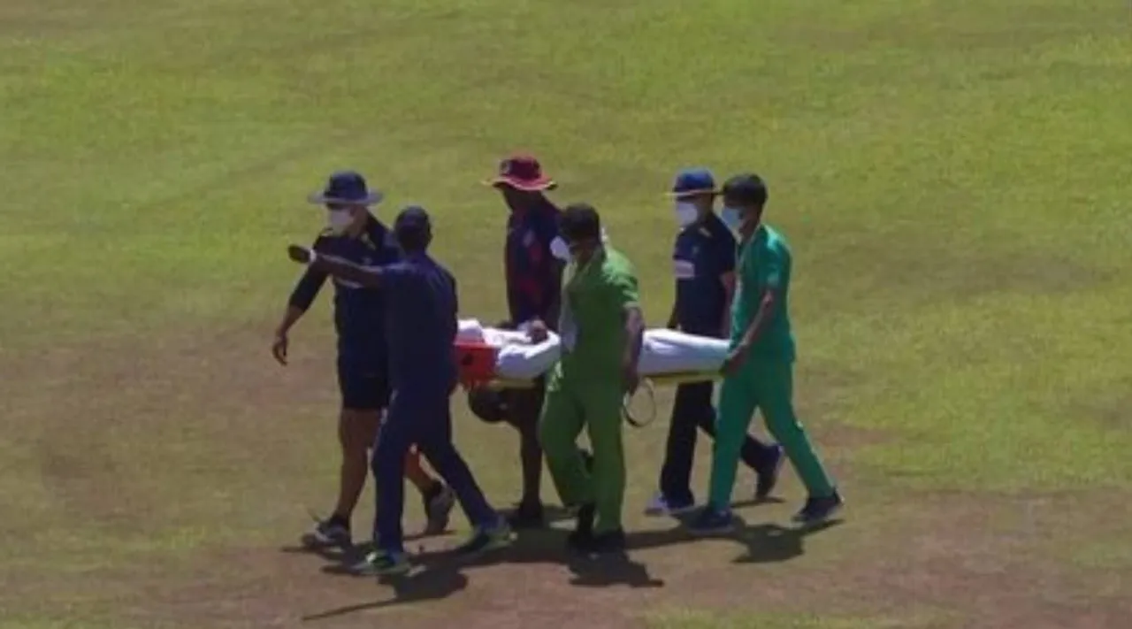 SL vs WI, sri lanka vs west indies, Windies debutant Jeremy Solozano stretchered off, Jeremy Solozano rushes ambulance, இலங்கை மேற்கிந்திய தீவுகள் டெஸ்ட் கிரிக்கெட், ஜெர்மி சோலான்சோ தலையில் காயம், திமுத் கருணரத்னே அடித்த பவர்ஷாட், மயங்கி விழுந்த மேற்கிந்திய தீவுகள் வீரர்ர், Jeremy Solozano rushes ambulance after nasty blow on helmet, sri lanka dimuth karunarathne power shot, test cricket, SL vs WI first test match