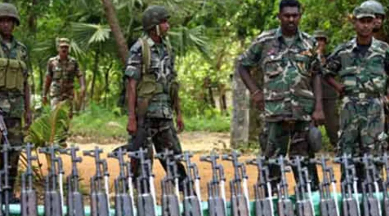 Sri lankan Soldiers brutally attacks on tamil journalist, tamil journalist attacked while covering commemoration of SL tamils, இலங்கை தமிழர் நினைவேந்தல் நிகழ்ச்சி, தமிழ் ஊடகவியலாளர் மீது கொடூர தாக்குதல், 3 ராணுவ வீரர்கள் கைது, Sri Lanka, Sri Lanka military, Sri lanka soldiers, tamil journalist