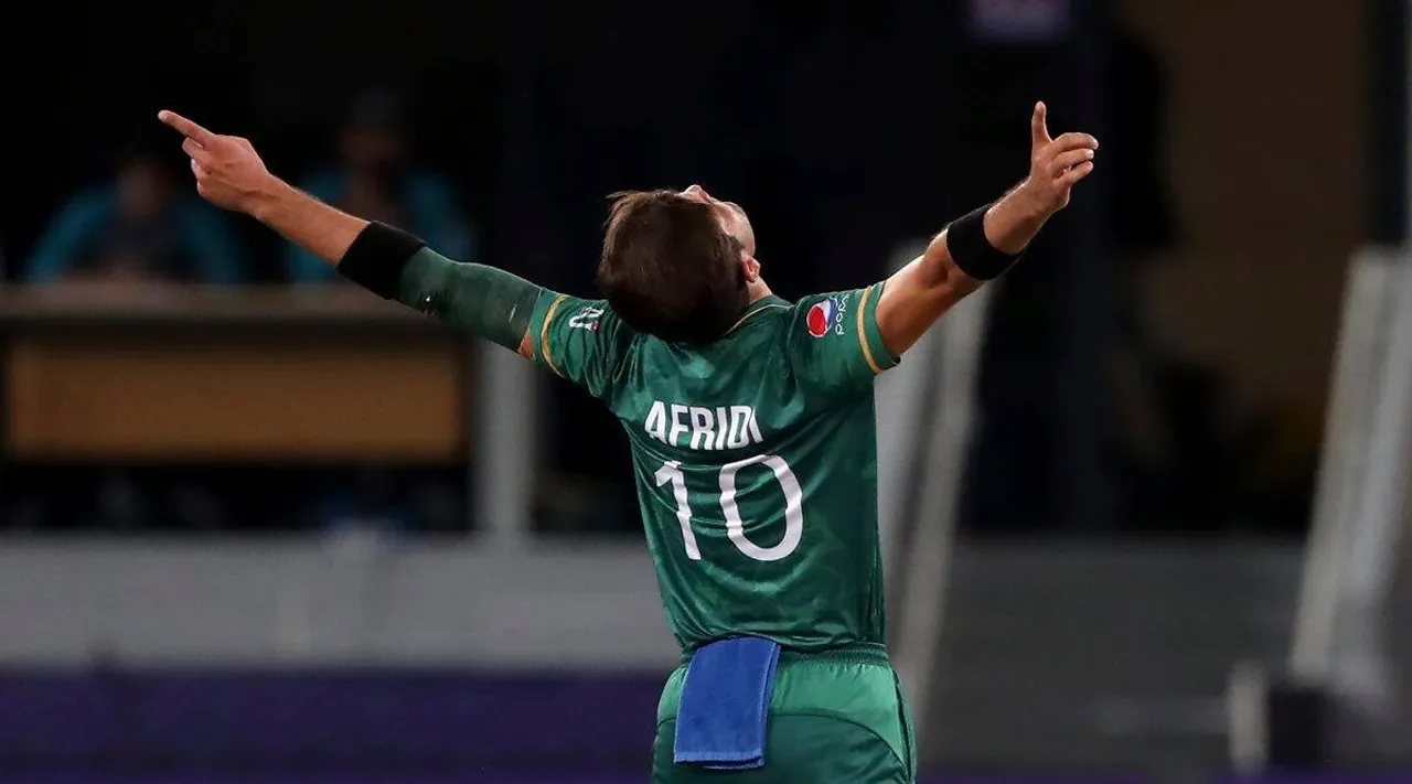 Cricket viral Tamil News: Shaheen Afridi imitates Virat, Rohit, Rahul’s dismissals while fielding viral video