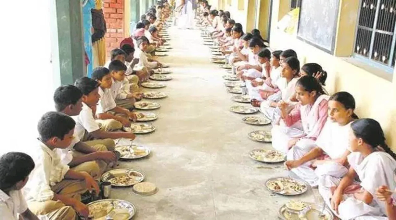 Karnataka govt starts to provide eggs to malnourished school kids, malnourished school kids, கர்நாடகா, ஊட்டச்சத்து குறைபாடு, பள்ளி மதிய உணவில் முட்டை வழங்க தொடங்கிய கர்நாடக அரசு, மத தலைவர்கள் எதிர்ப்பு, Karnataka, seers oppose karnataka govt starts provide eggs in mid day meal, karnataka seers