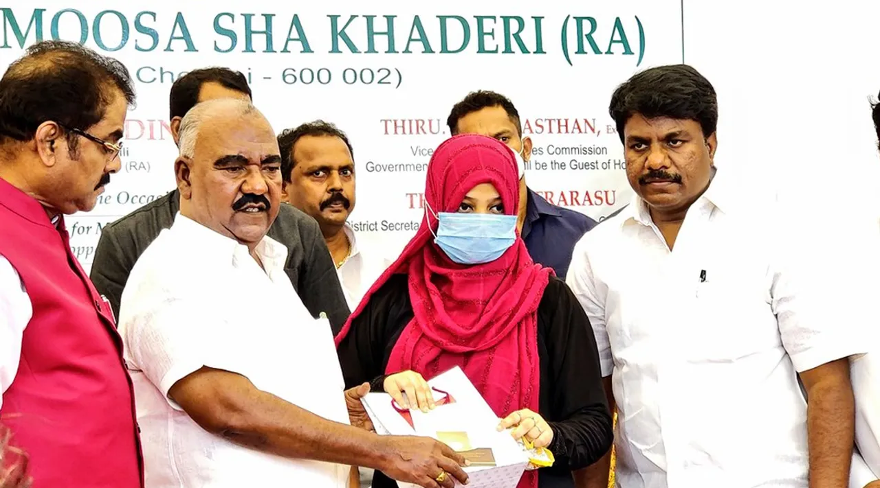 துணை முதல்வர் ஆவாரா உதயநிதி? தர்காவில் அமைச்சர் தலைமையில் பிரார்த்தனை