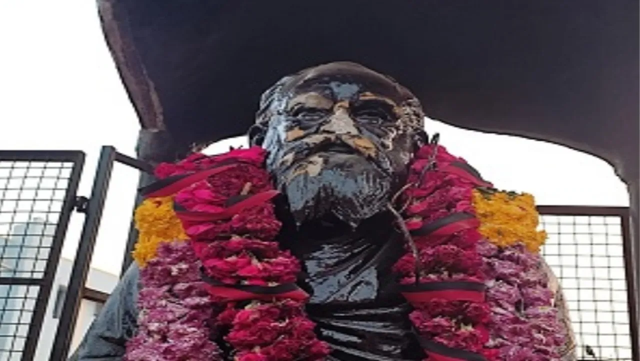 பொன்னேரியில் இரும்பு கம்பியால் பெரியார் சிலை சேதம்… சரணடைந்த நபரிடம் விசாரணை