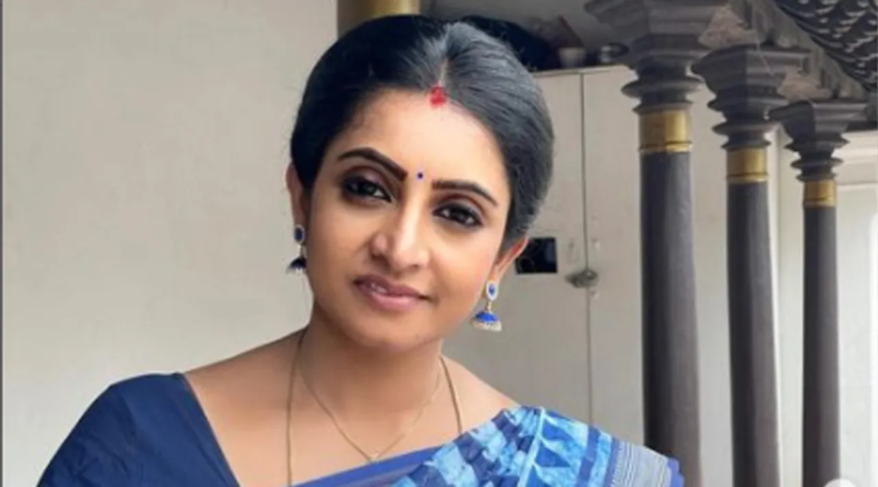 பாவாடை தாவணியில் பாண்டியன் ஸ்டோர்ஸ் அண்ணி நடிகை: இது வேற சீரியல் கெட்டப்!
