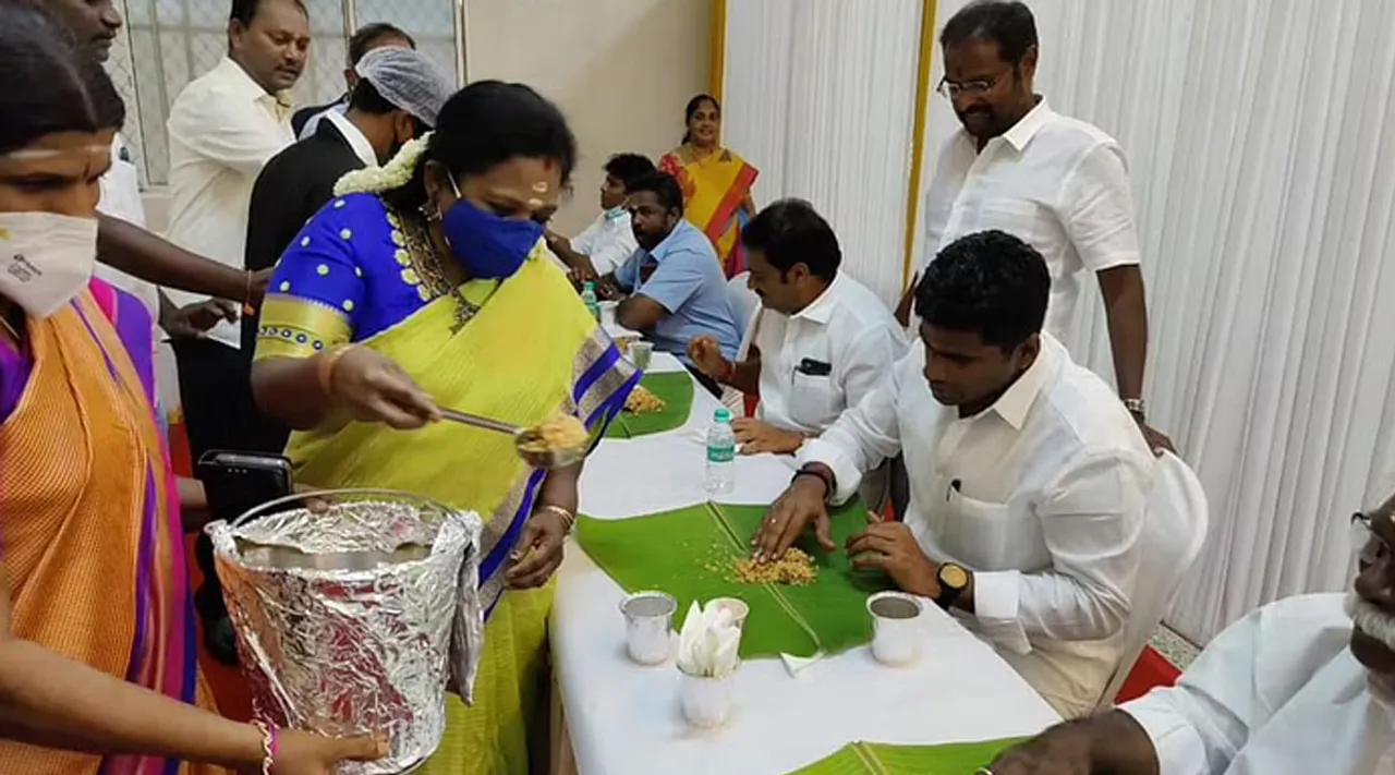 திருமண விழாவில் உணவு பரிமாறிய தமிழிசை: பா.ஜ.க தலைவர்கள் நெகிழ்ச்சி