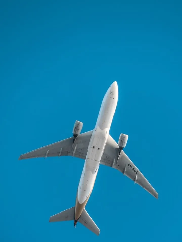 aeroplane 1 - unsplash (1)